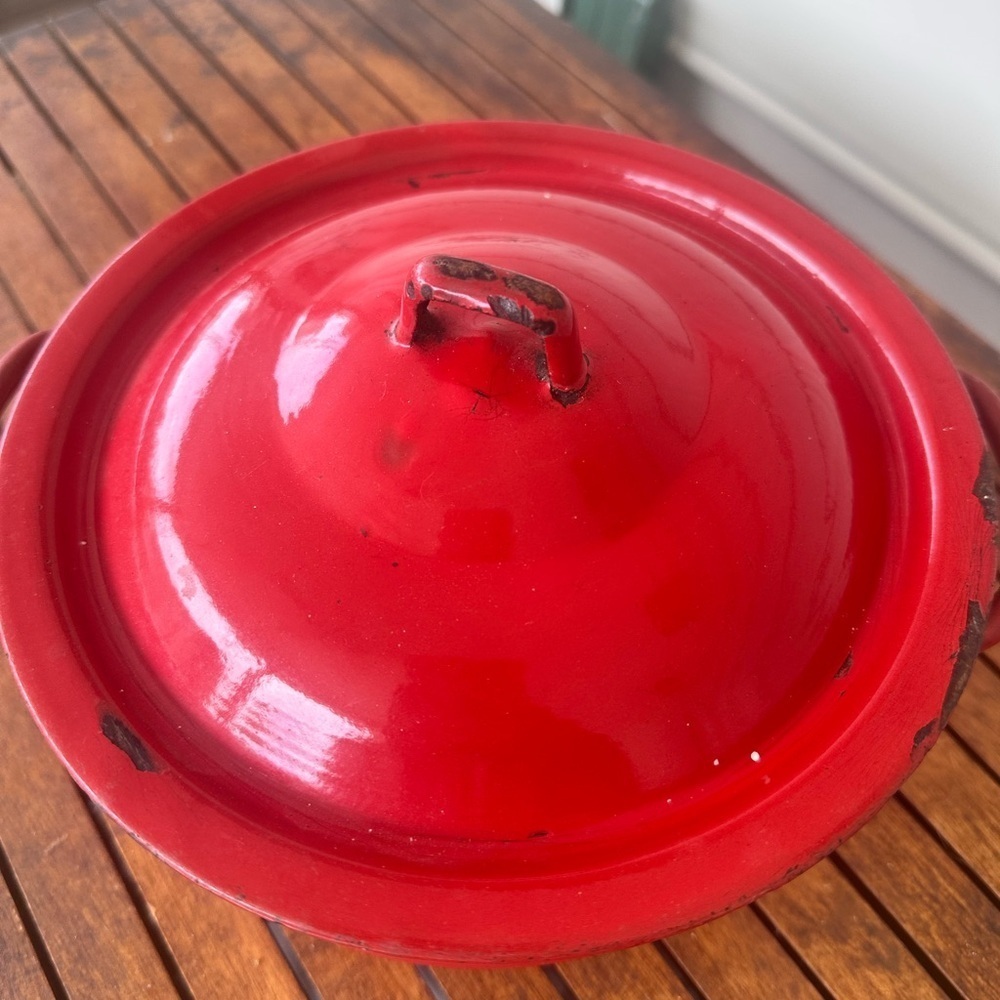 Red enamel pot with lid - Picture 2 of 9